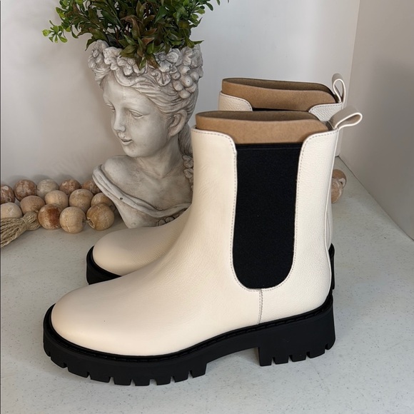 MICHAEL MICHAEL KORS
ASHER LEATHER ANKLE BOOT Cream/ Sz 9 - Picture 8 of 11